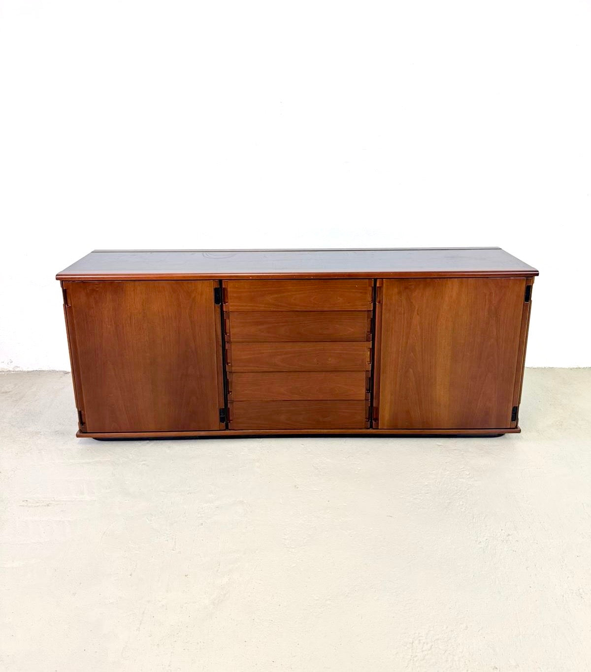 Credenza Larco, Gianfranco Frattini per Molteni