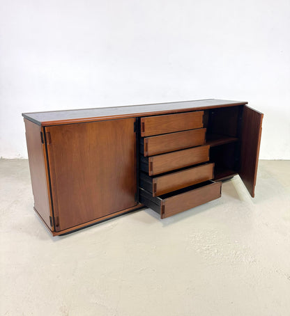 Credenza Larco, Gianfranco Frattini per Molteni