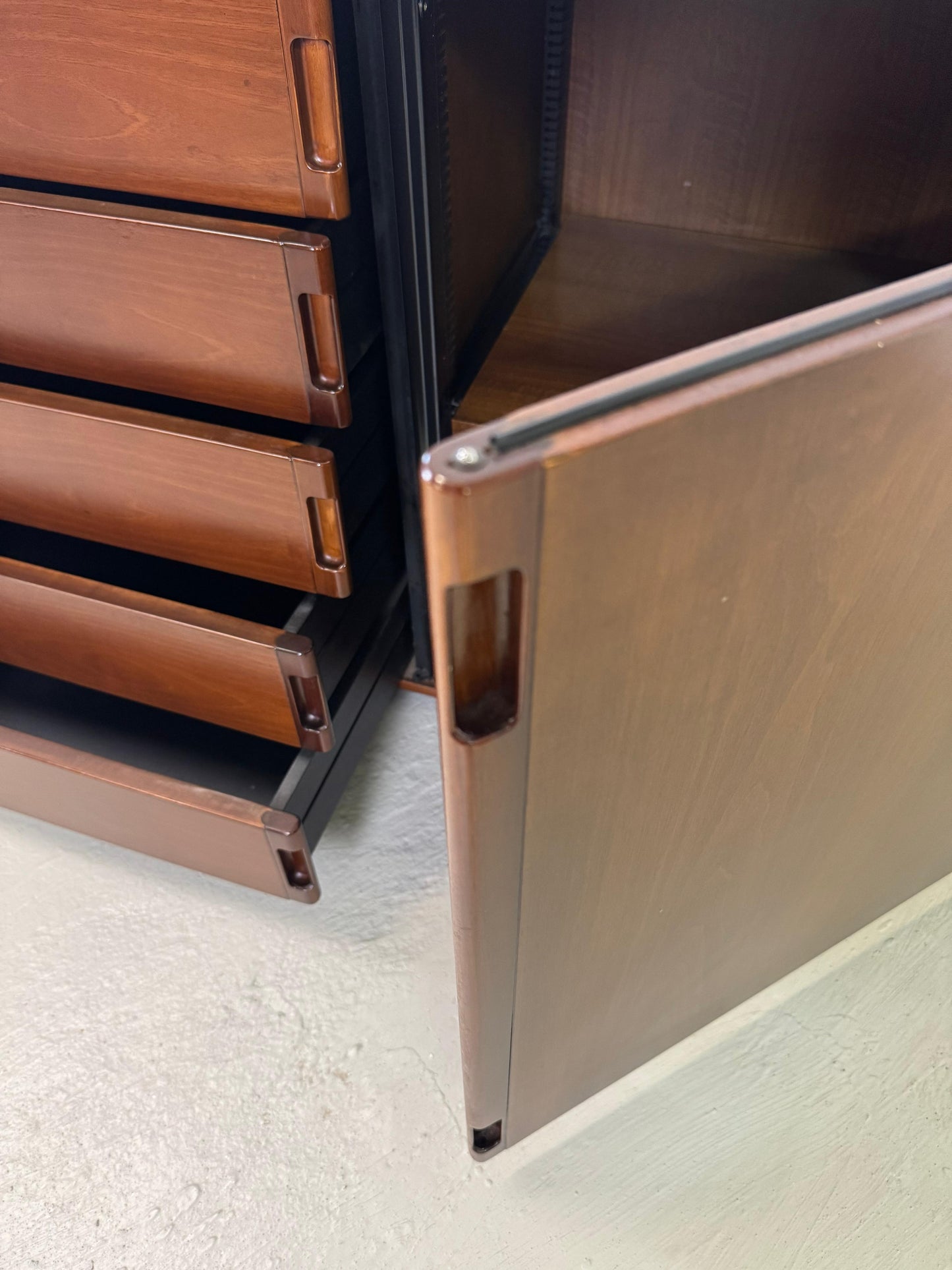 Credenza Larco, Gianfranco Frattini per Molteni