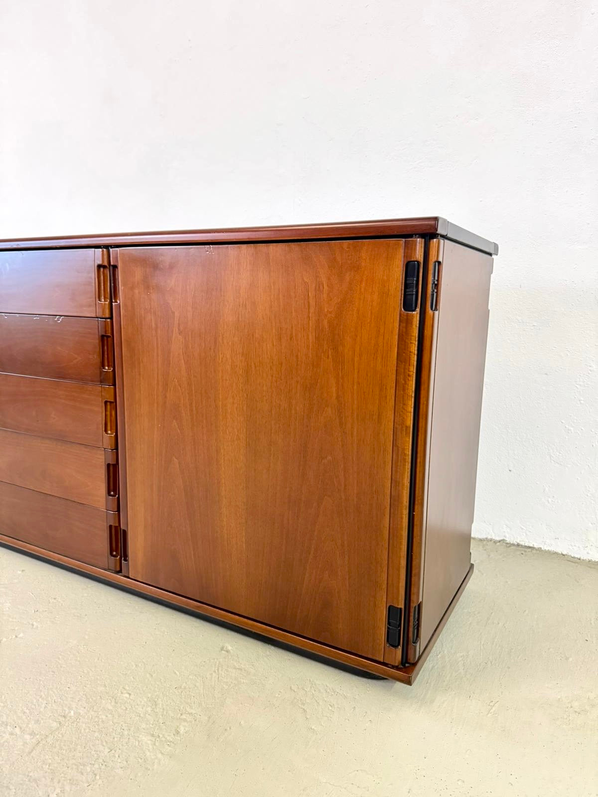 Credenza Larco, Gianfranco Frattini per Molteni