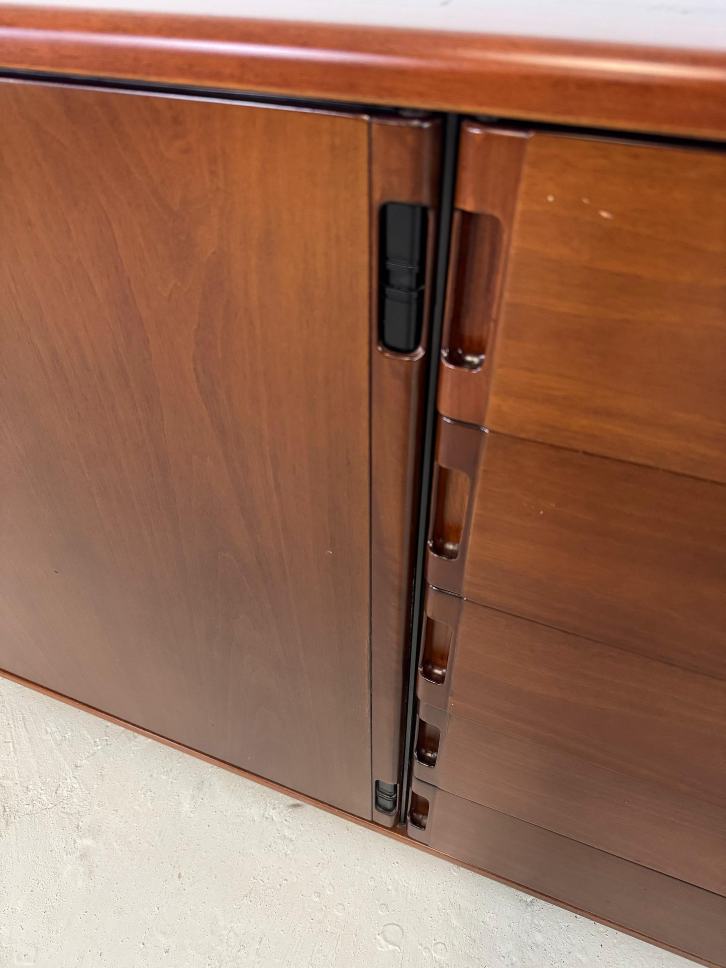 Credenza Larco, Gianfranco Frattini per Molteni