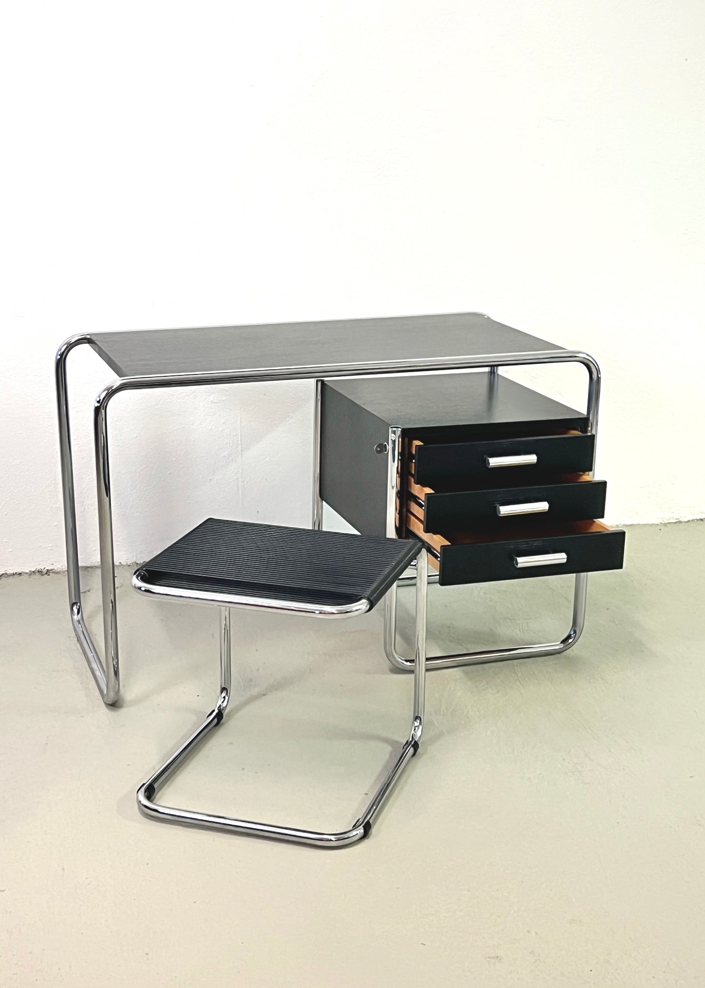 Scrivania S 285, Marcel Breuer per Thonet