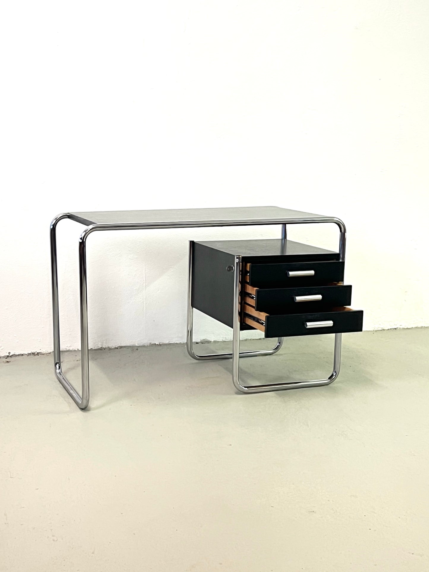 Scrivania S 285, Marcel Breuer per Thonet