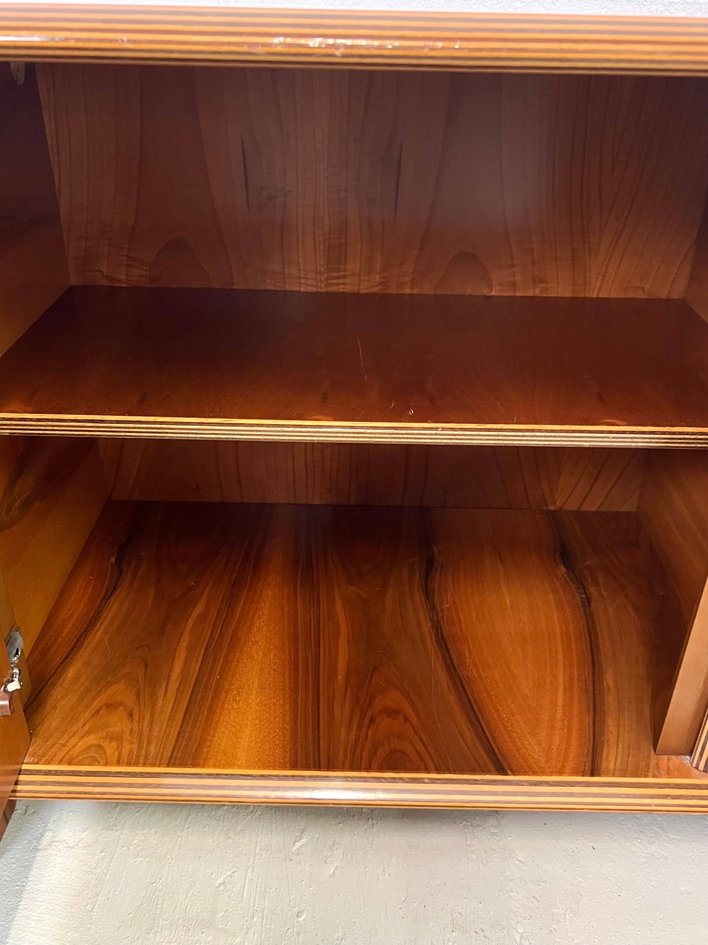 Credenza in stile Maxalto