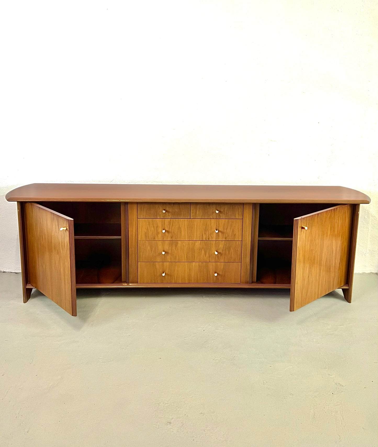 Credenza in stile Maxalto