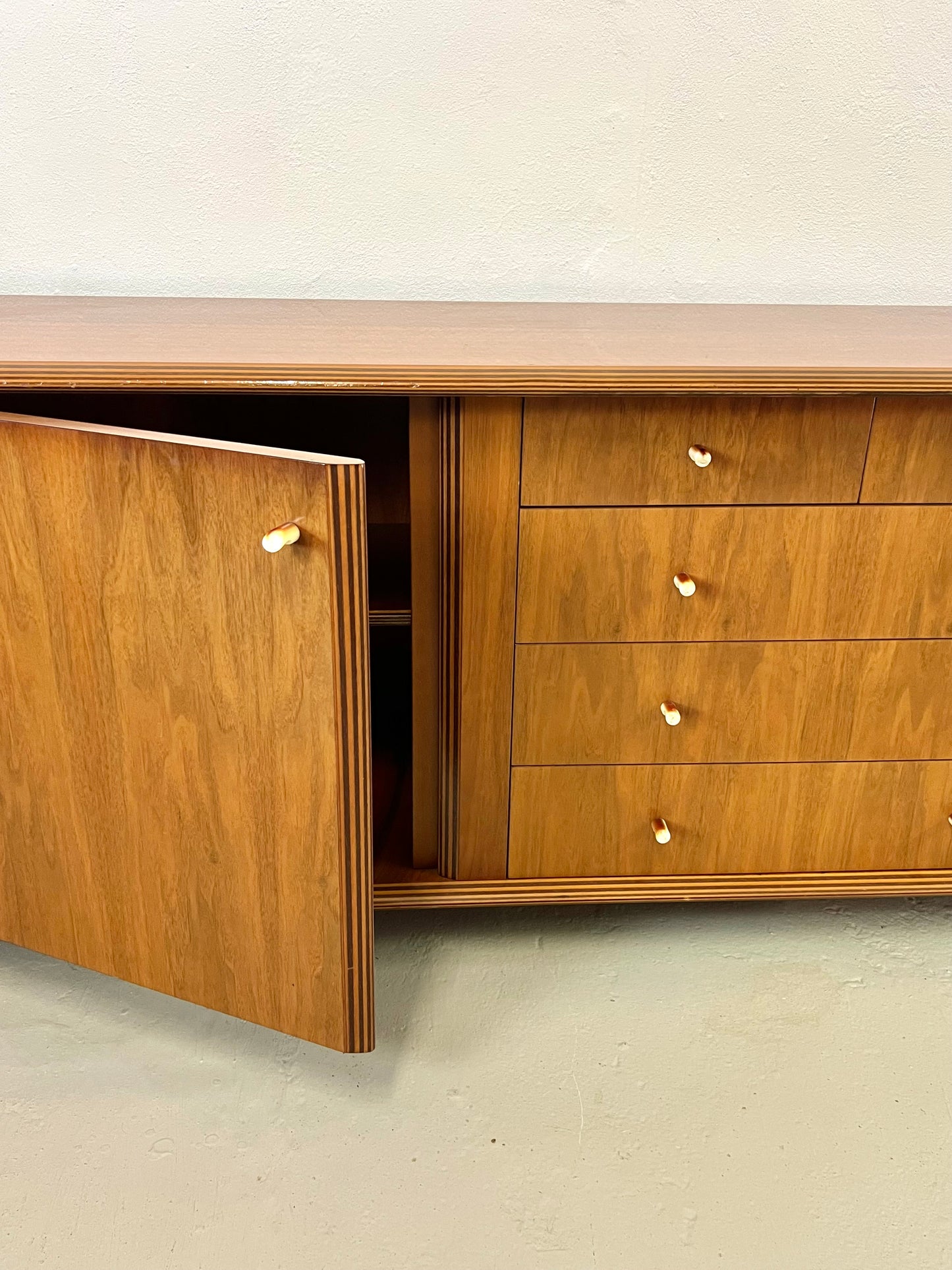 Credenza in stile Maxalto