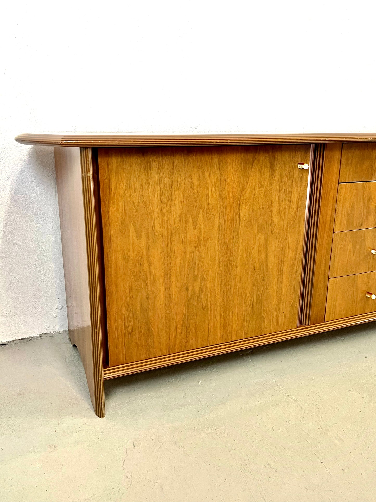 Credenza in stile Maxalto