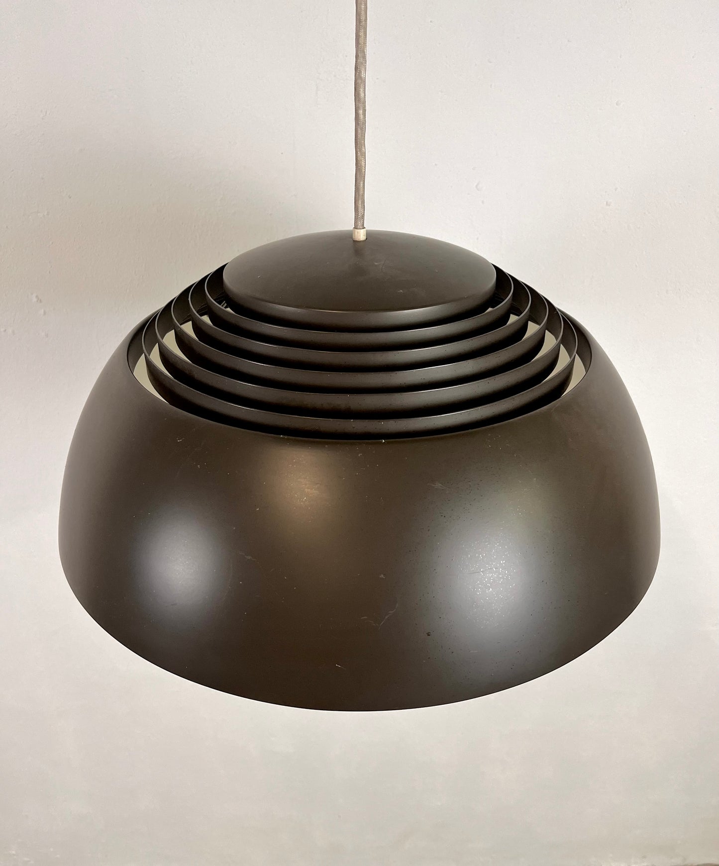 Lampadario AJ Royal, Arne Jacobsen per Louis Poulsen