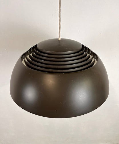Lampadario AJ Royal, Arne Jacobsen per Louis Poulsen