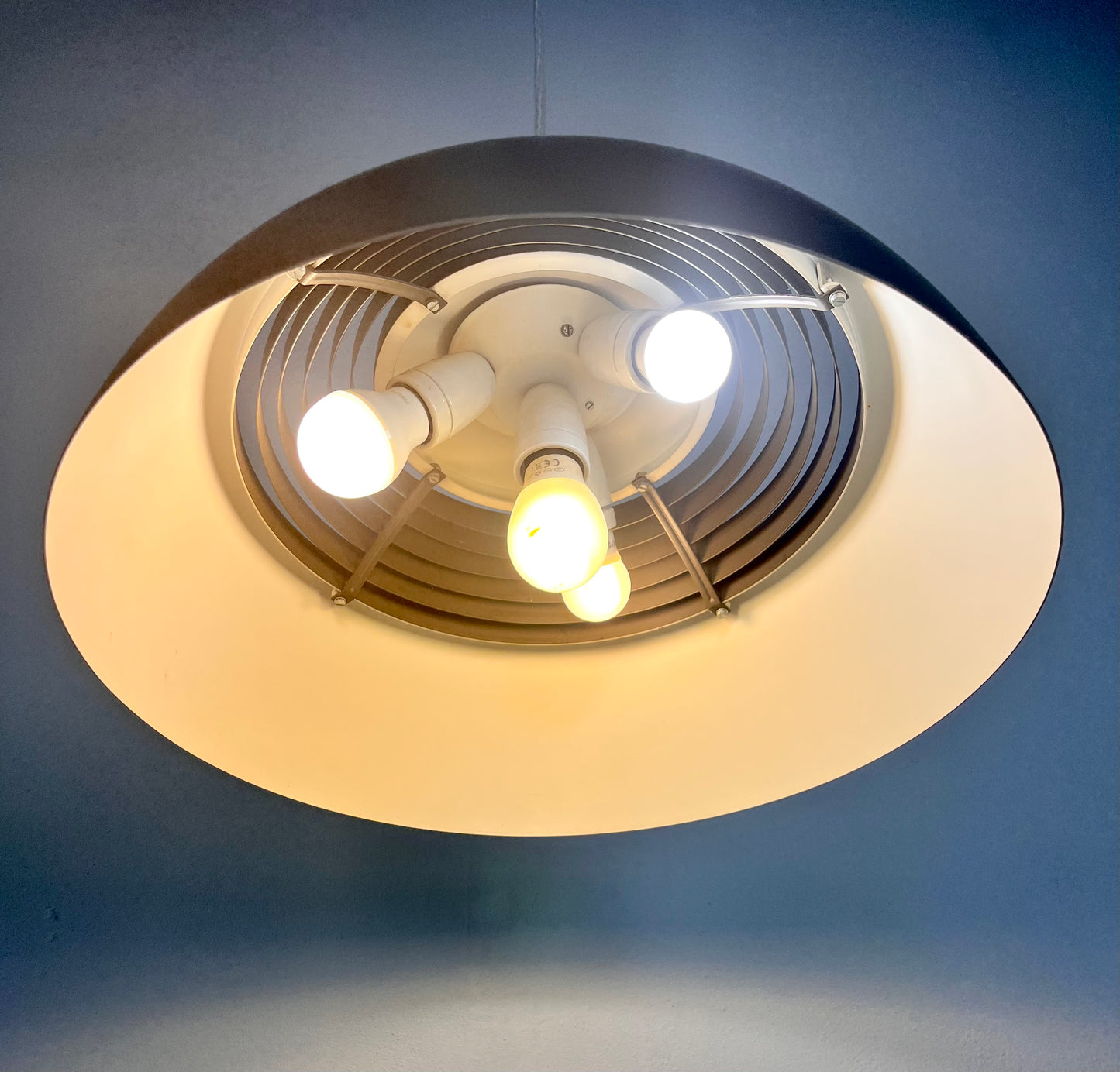 Lampadario AJ Royal, Arne Jacobsen per Louis Poulsen